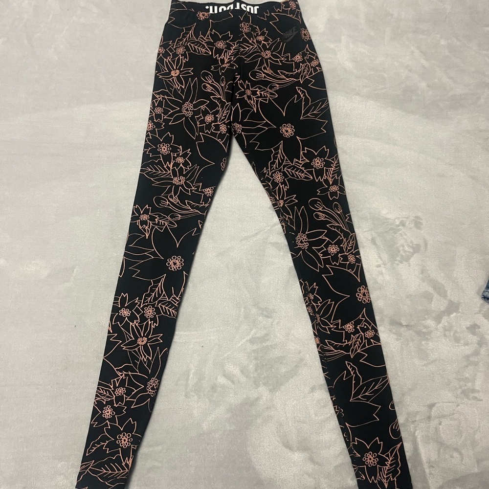 🌸Nike Black Floral Leggings